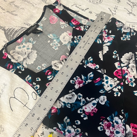 WHBM blouse. Size Small - Picture 4 of 4